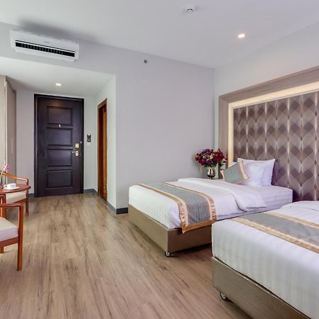 New York Hotel Phnom Penh Exterior photo