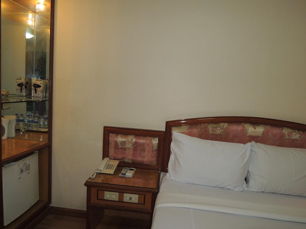 New York Hotel Phnom Penh Exterior photo