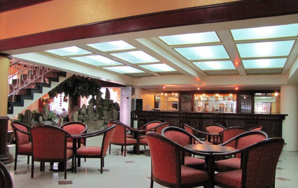 New York Hotel Phnom Penh Exterior photo