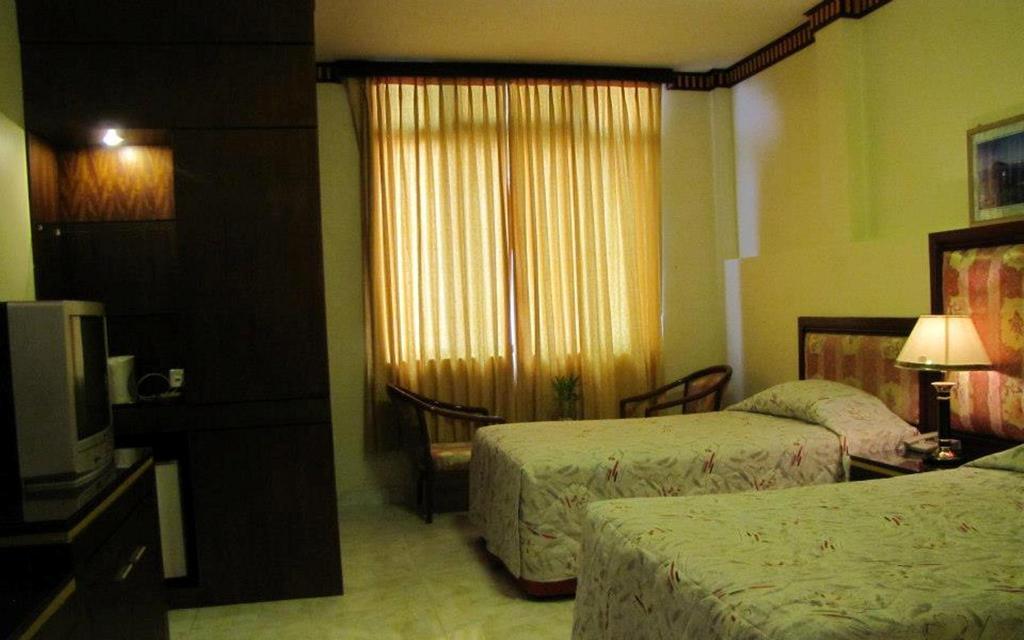 New York Hotel Phnom Penh Room photo