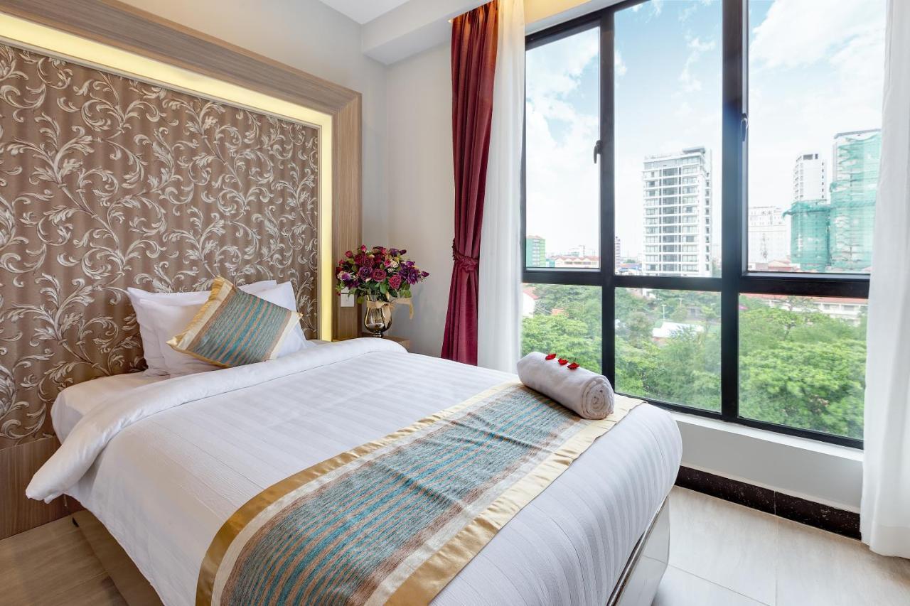New York Hotel Phnom Penh Exterior photo