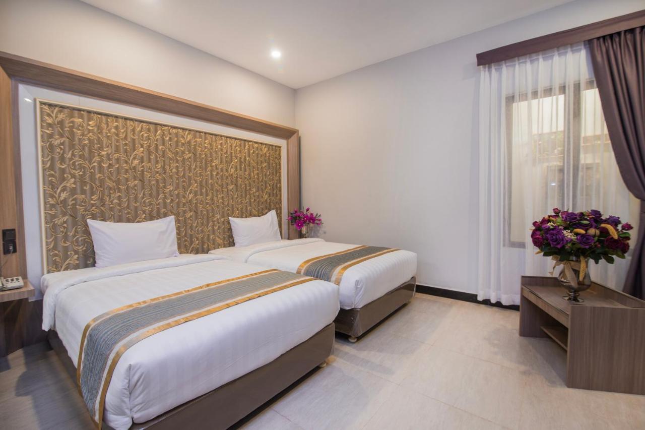 New York Hotel Phnom Penh Exterior photo