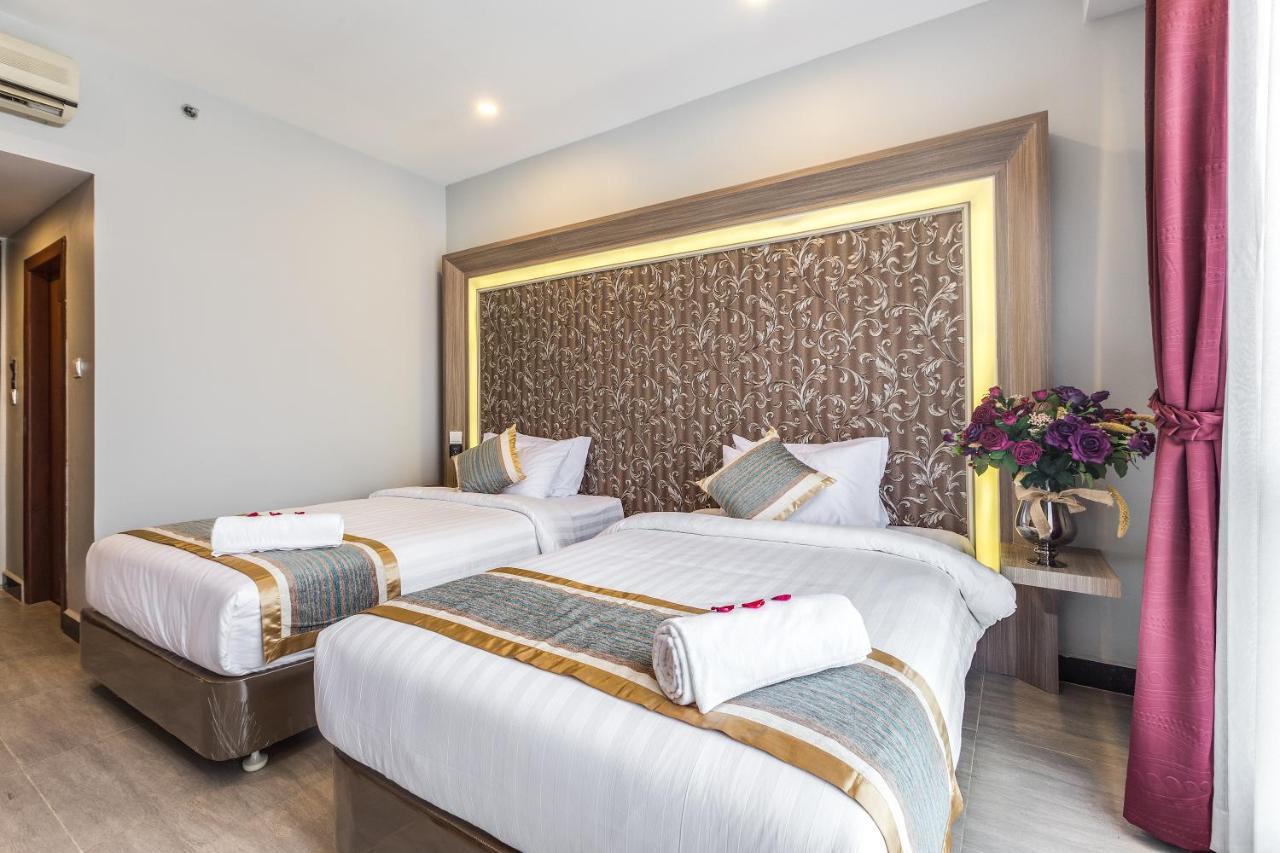 New York Hotel Phnom Penh Exterior photo