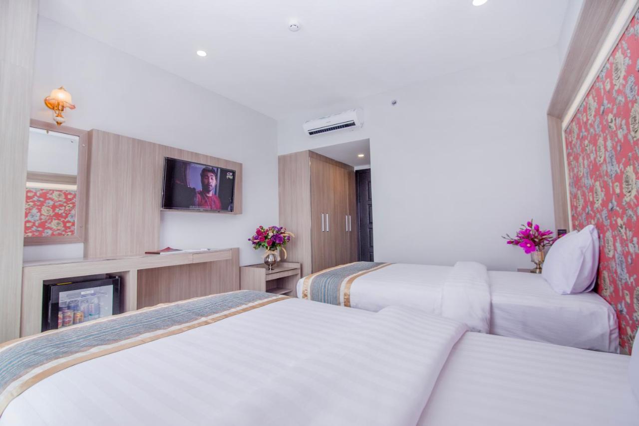 New York Hotel Phnom Penh Exterior photo