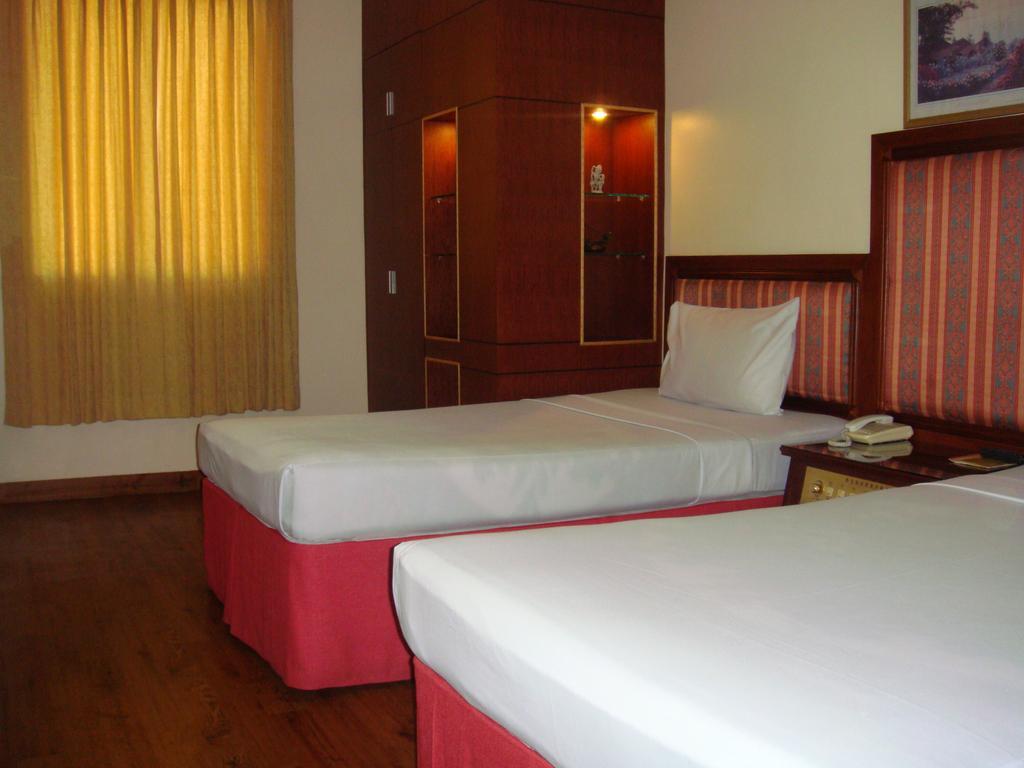 New York Hotel Phnom Penh Room photo