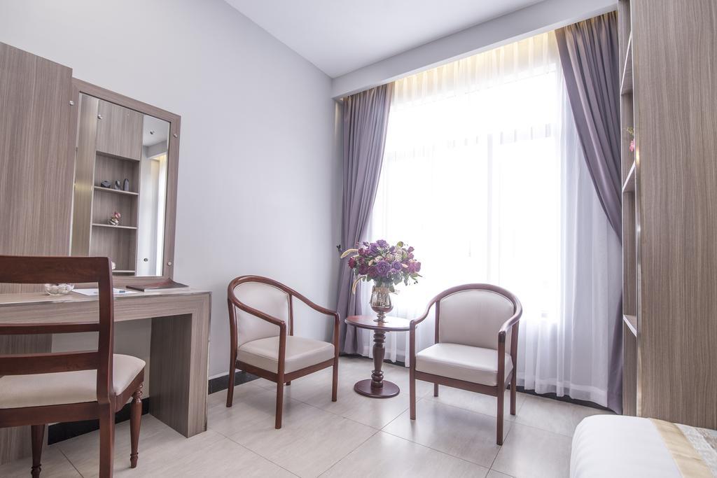 New York Hotel Phnom Penh Exterior photo