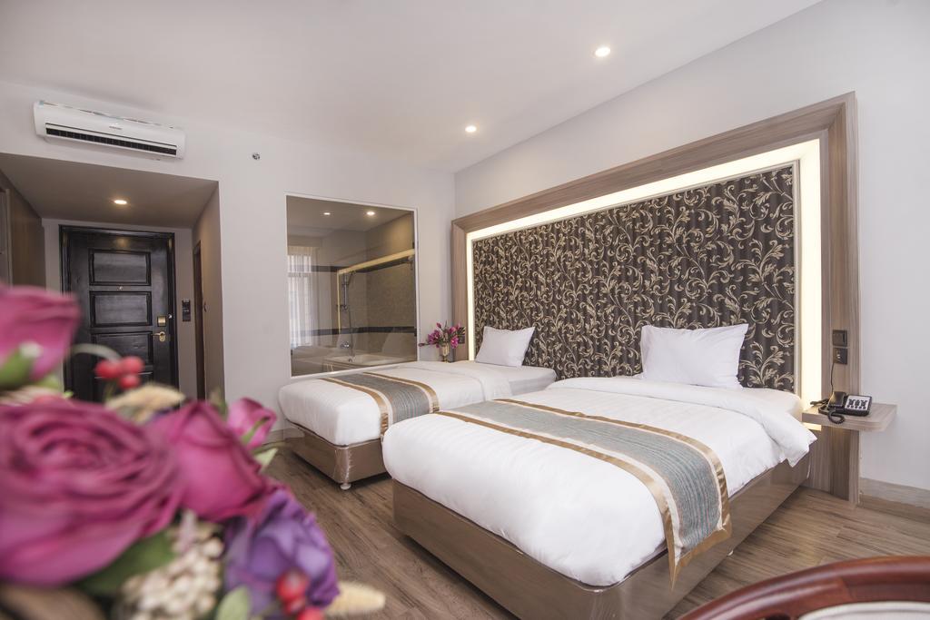 New York Hotel Phnom Penh Exterior photo