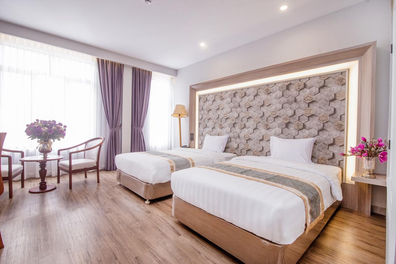 New York Hotel Phnom Penh Exterior photo